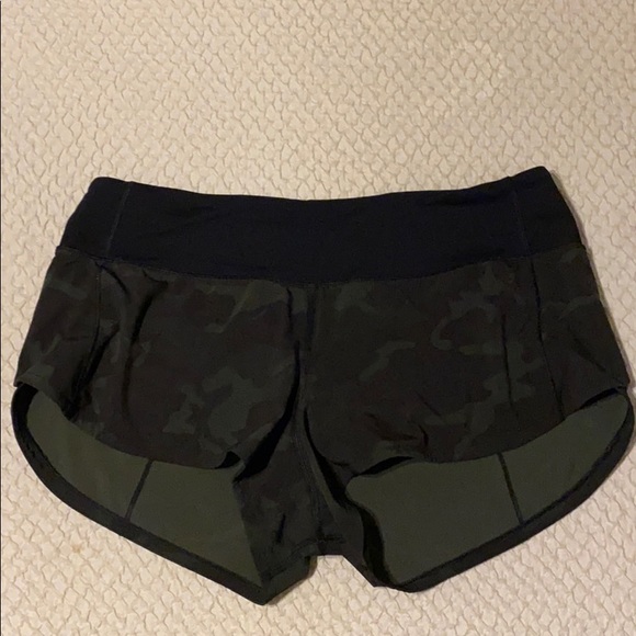 LULULEMON size 4 shorts (4 inches)